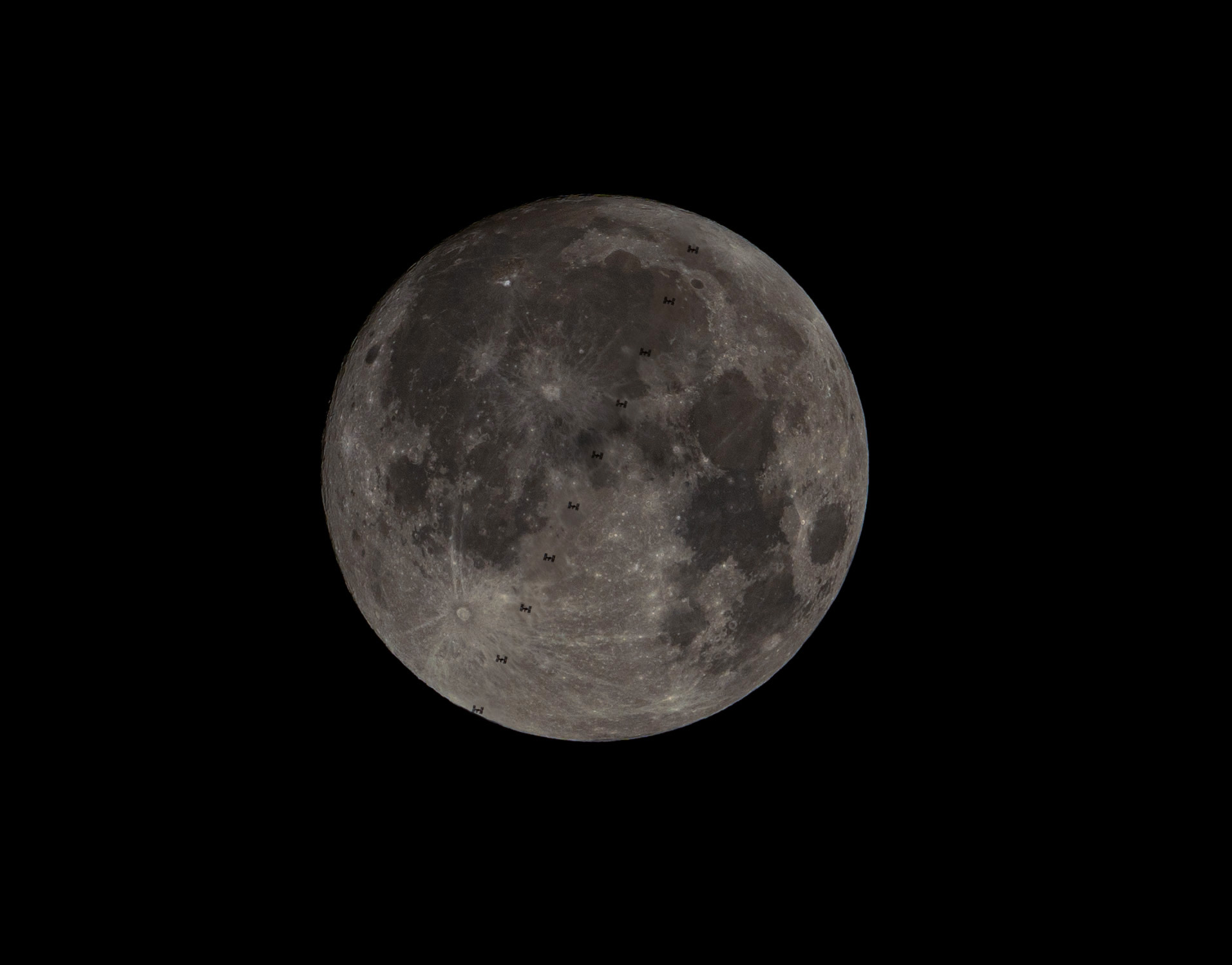 ISS Transita la Luna